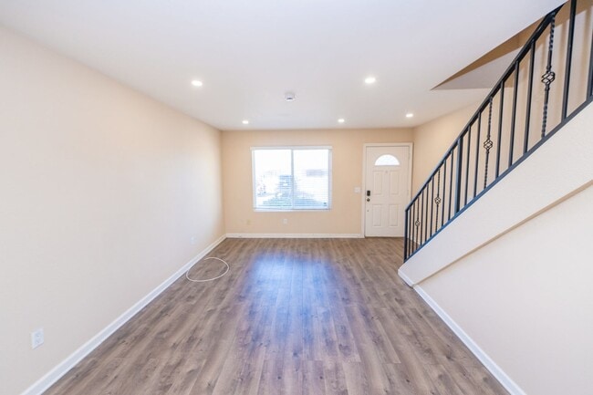 Building Photo - 2 Bedroom 1.5 Bath Available Now in El Cajon! AC/OFF STREET PARKING/IN UNIT LAUNDRY