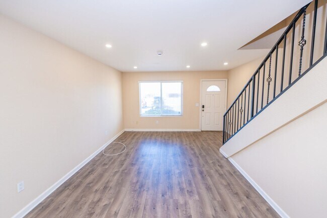 Building Photo - 2 Bedroom 1.5 Bath Available Now in El Cajon!