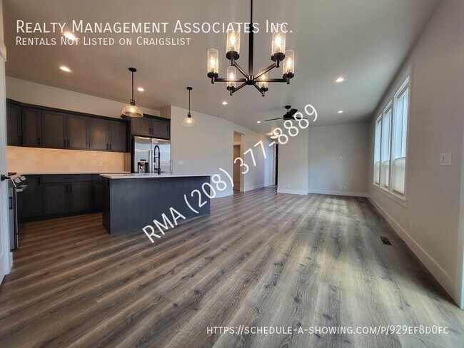 Building Photo - 2015 E Knobcone Dr