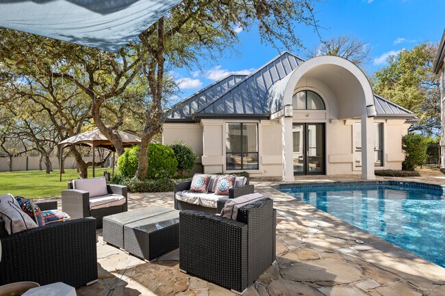 Building Photo - 3 Birnam Oaks