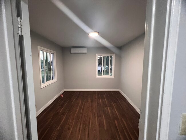 Building Photo - 2402 Schoolside Ave