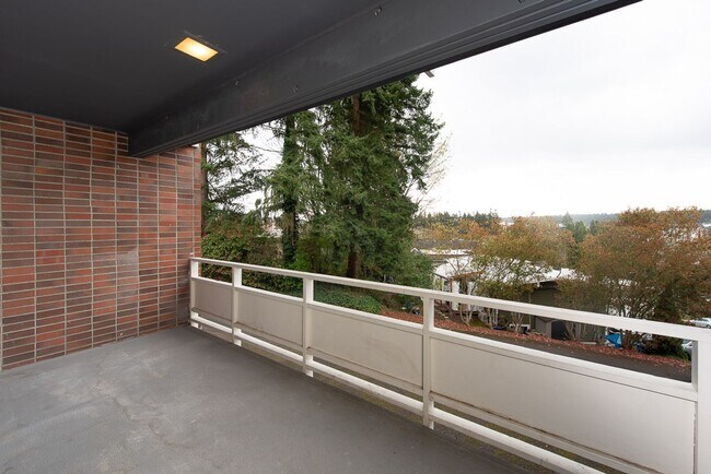 Building Photo - 8220 169th Ave NE