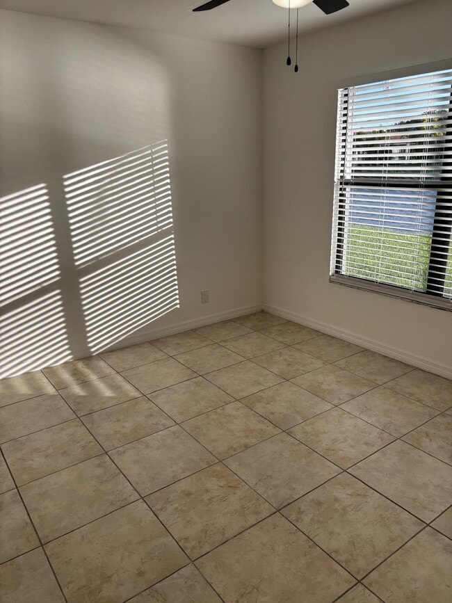 Building Photo - 1515 Lake Crystal Dr