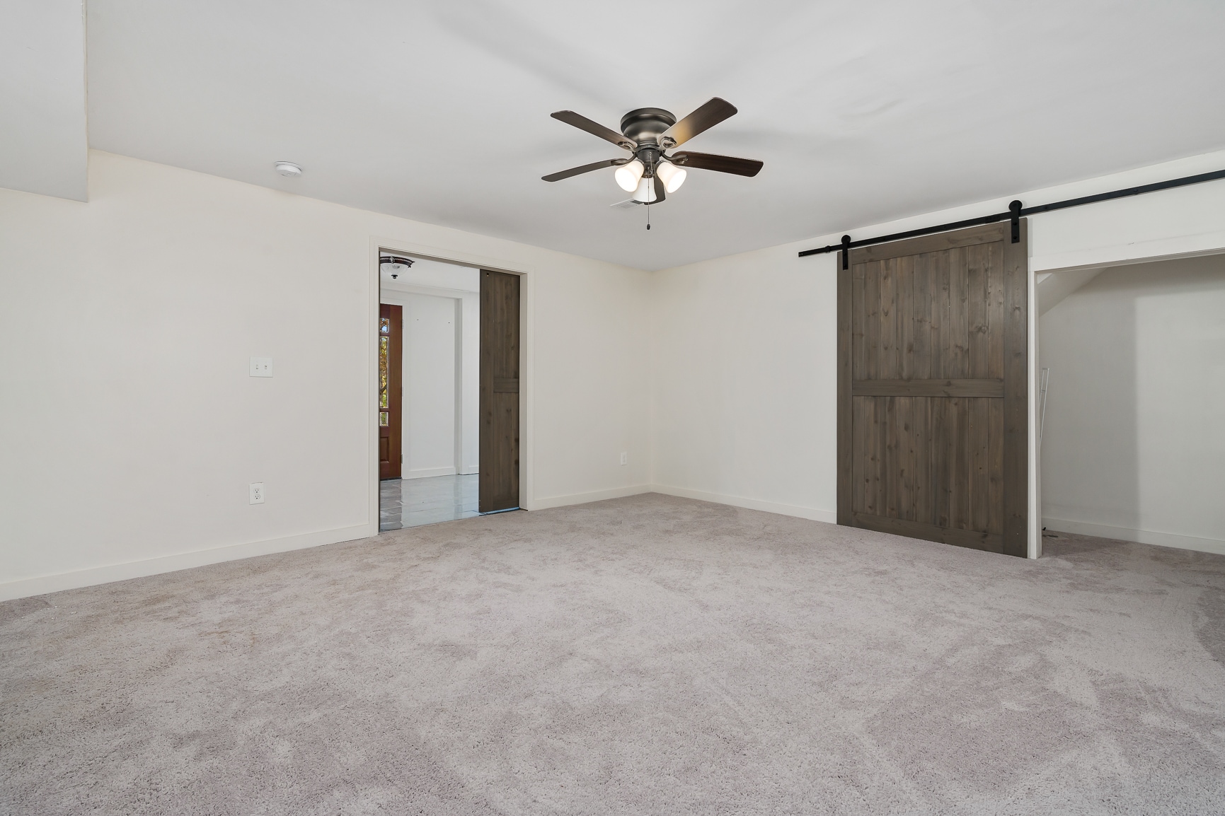 Building Photo - 1021 Lakewood Dr