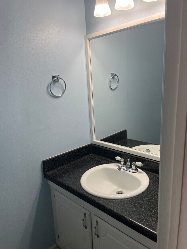 Building Photo - 138 Scottwood Dr SE