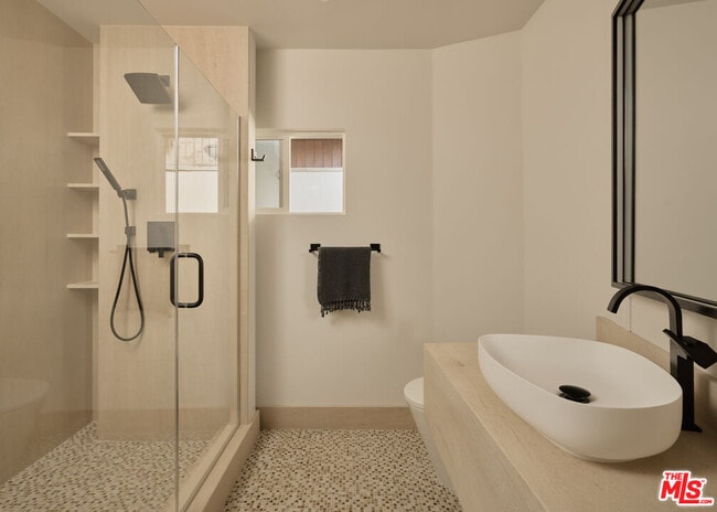 Building Photo - 8593 Hollywood Blvd