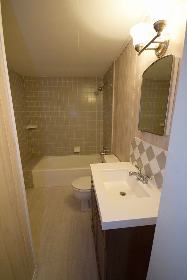 Building Photo - Spacious Home with lots of updates