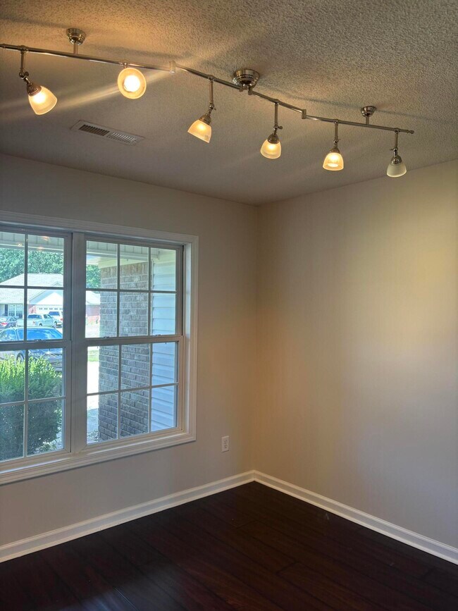 Building Photo - 20 Walden Cir
