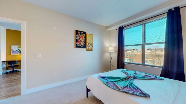 Building Photo - 545 Bedford St