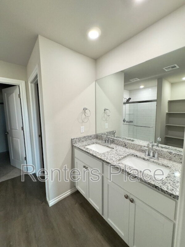 Building Photo - 7203 E 155th Pl S