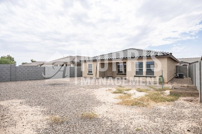 Building Photo - Beautiful Home, Perfect Location and Price