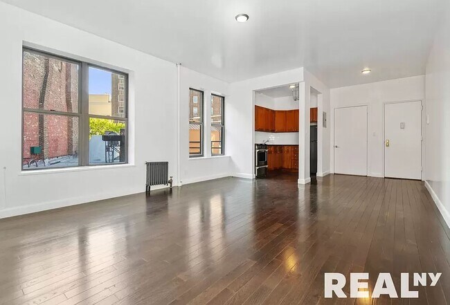 Building Photo - 164 Waverly Place