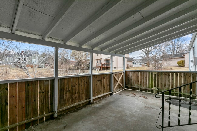 Building Photo - 529 NW Valleybrook Rd