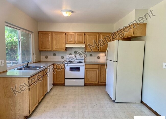 Building Photo - More Space. More Living. Huge 4 Bed House!