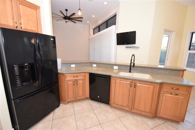 Building Photo - 43 Jasmine Dr