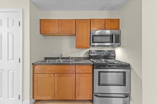 Building Photo - 141 Main St