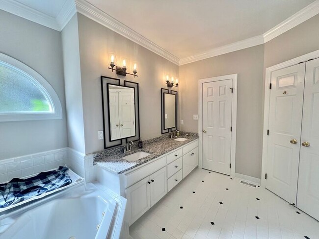 Building Photo - 9105 Kirkhill Dr
