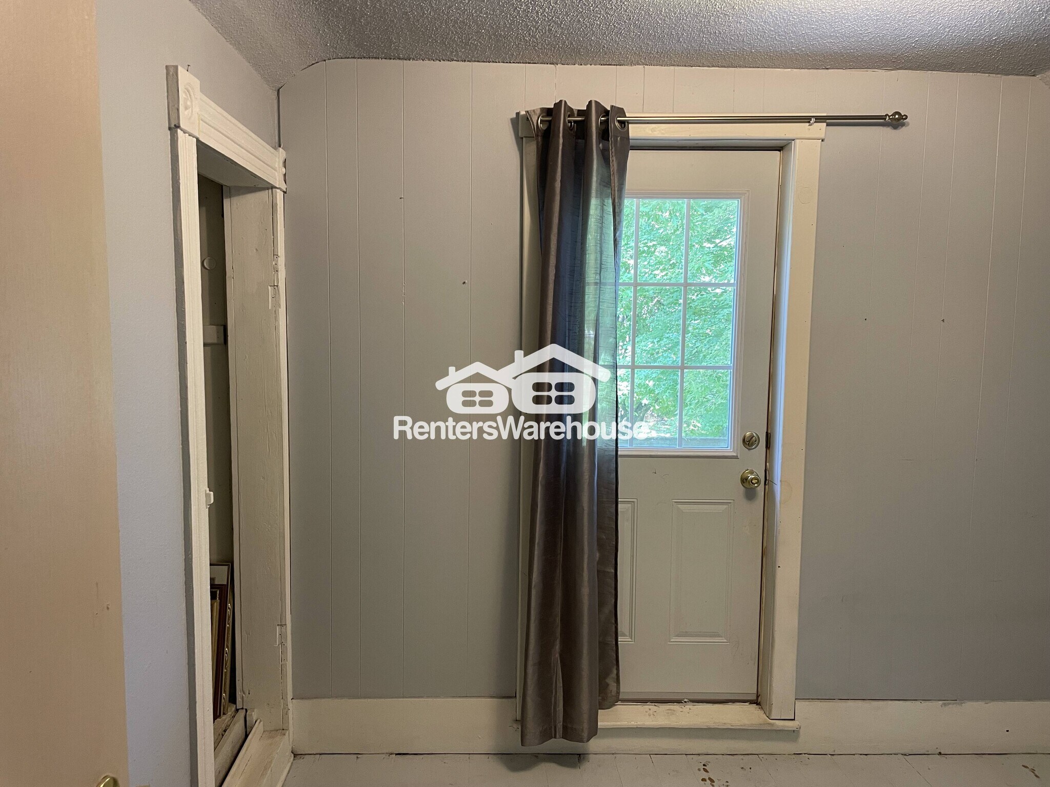 Building Photo - 1509 8th St E