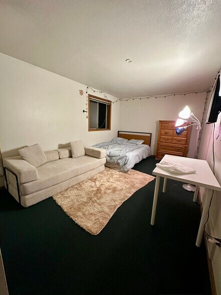 Building Photo - 2120 NE 54th St