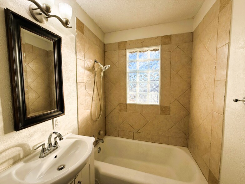 Building Photo - 1114 S Waverly St