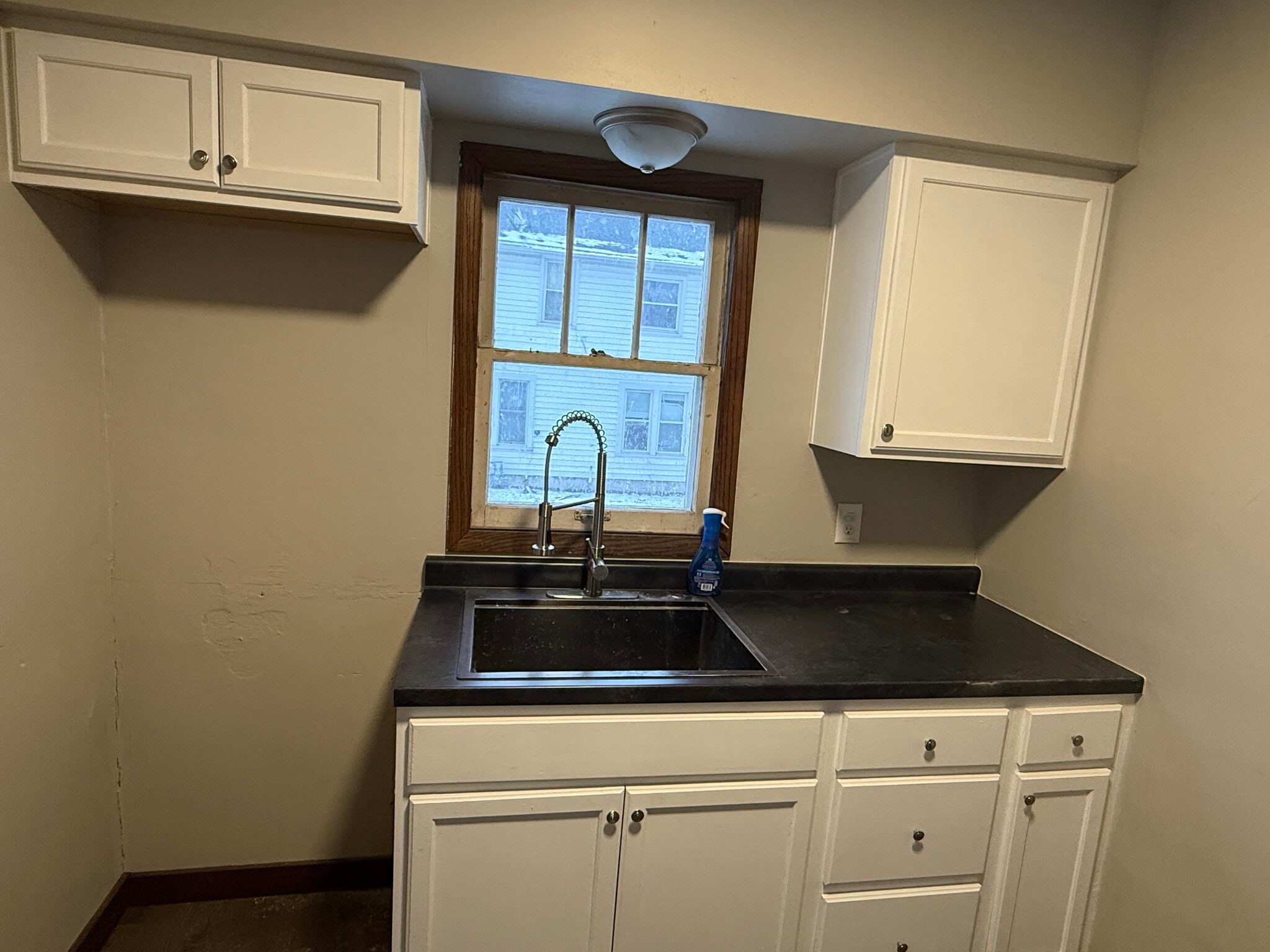 Building Photo - 818 N Van Buren St