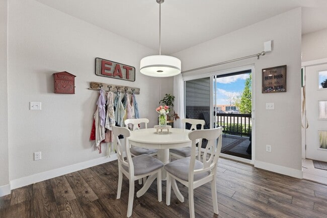 Building Photo - 2 Bed 3.5 Bath Townhome in Fort Collins!