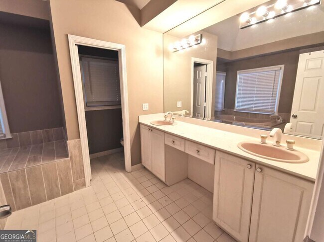 Building Photo - 2411 Magnolia Springs Ct