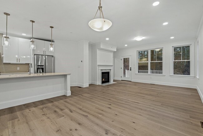 Building Photo - 19 Lily Pond Ln