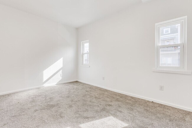 Building Photo - AVAILABLE NOW - Beautiful 3 Bedroom Home w...