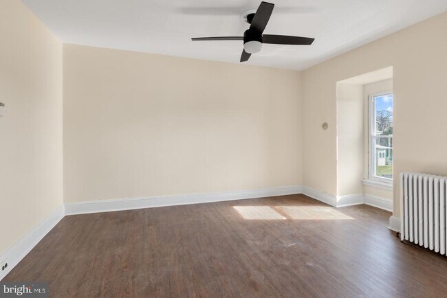 Building Photo - 113 Sumac St