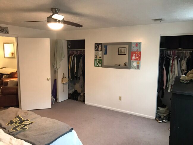 Building Photo - 2703 Jane St