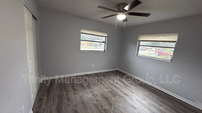 Building Photo - 2000 NE 50th Pl