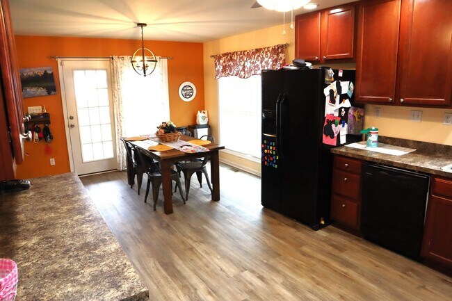 Building Photo - 1023 Rueland Dr