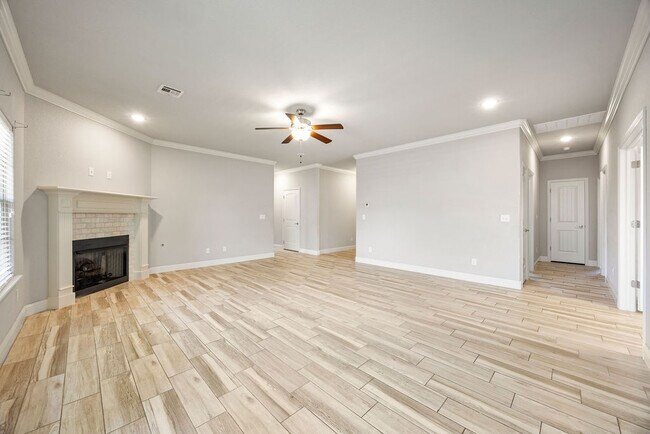 Building Photo - 2237 Aspen