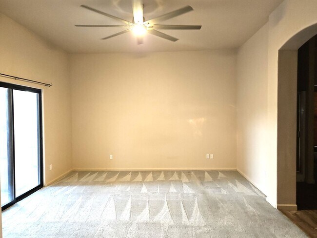 Building Photo - 3422 W 16th Ln