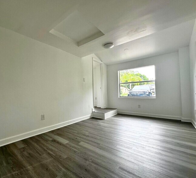 Building Photo - 1645 NE 175th St