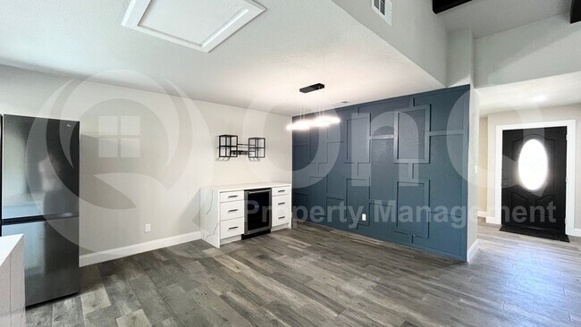 Building Photo - 1520 Armstrong Dr