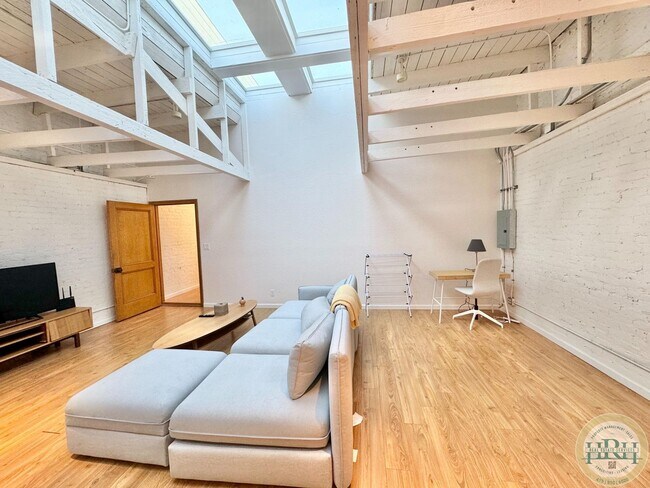 Building Photo - Huge Spacious 1BR|1BA loft in Lower Haight