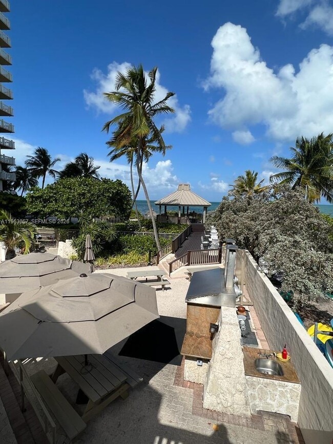 Building Photo - 1111 Crandon Blvd