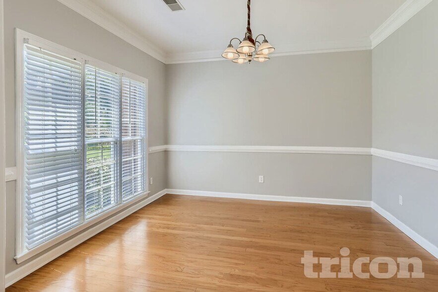 Building Photo - 875 Cedar Creek Dr