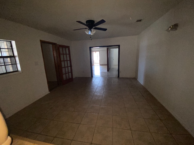 Building Photo - 613 E Expressway 83