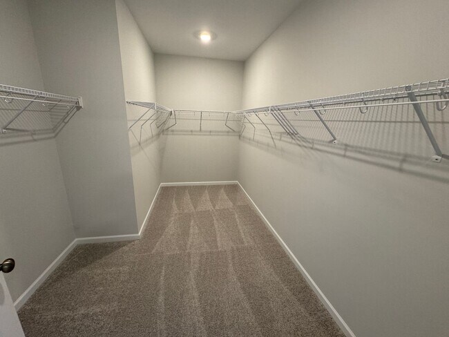 Building Photo - LIKE-NEW 4 Bed/4 Bath in N. Raleigh!