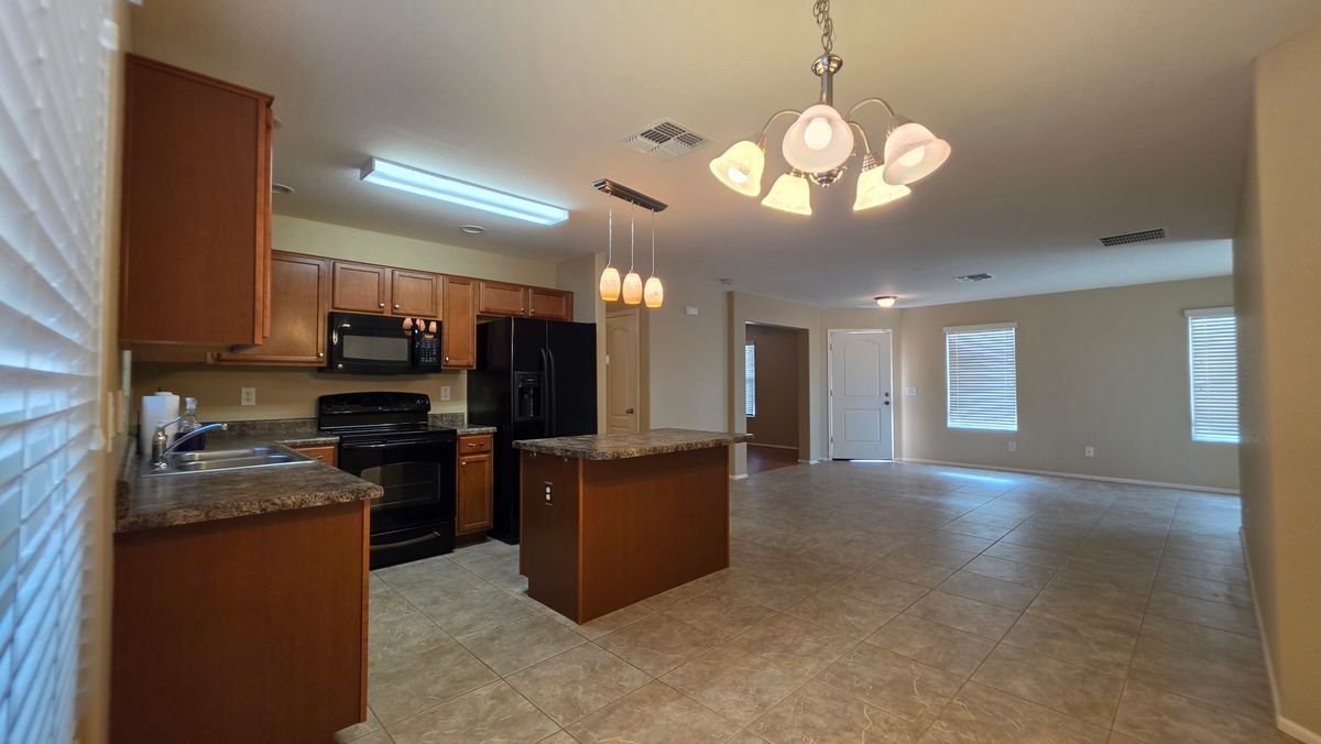 Building Photo - 40458 W Hayden Dr