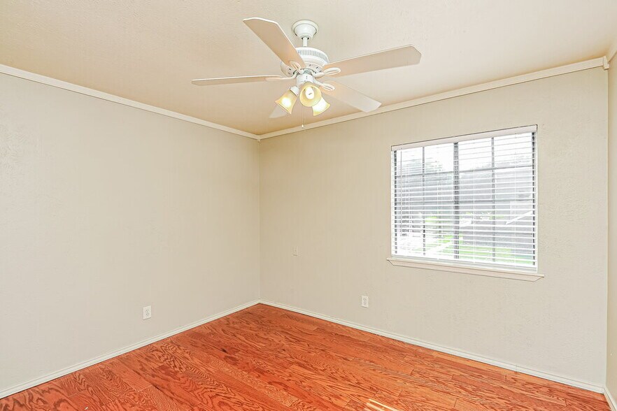 Building Photo - 7529 Ashwood Cir