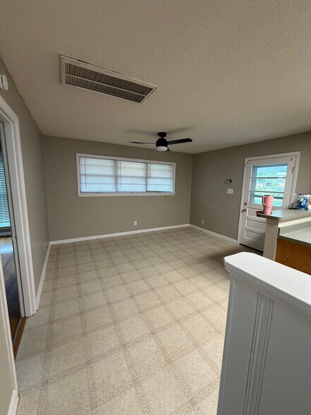 Building Photo - 107 Hartley Dr