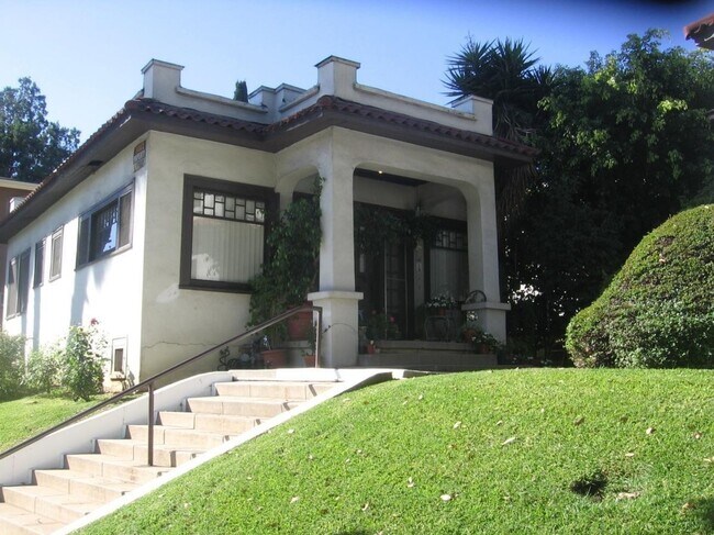 Building Photo - 1236 Huntington Dr