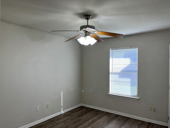 Building Photo - Sunwest Village Duplex