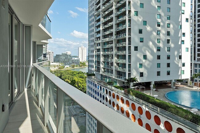 Building Photo - 77 SE 5th St