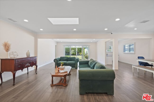 Building Photo - 4875 Bluebell Ave