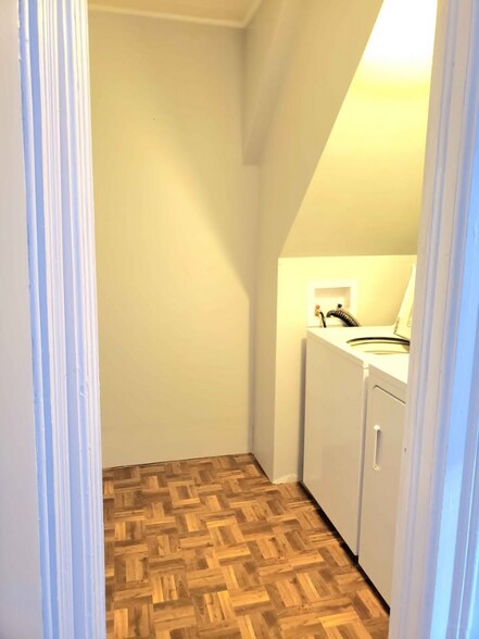 Building Photo - 64 Wood St